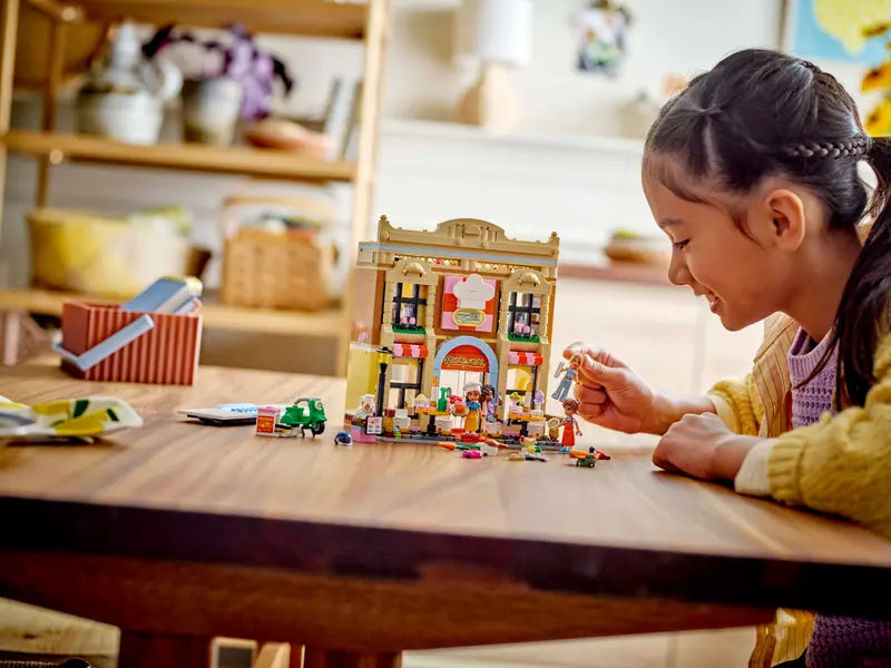 LEGO Friends Restaurant and Cooking School 42655