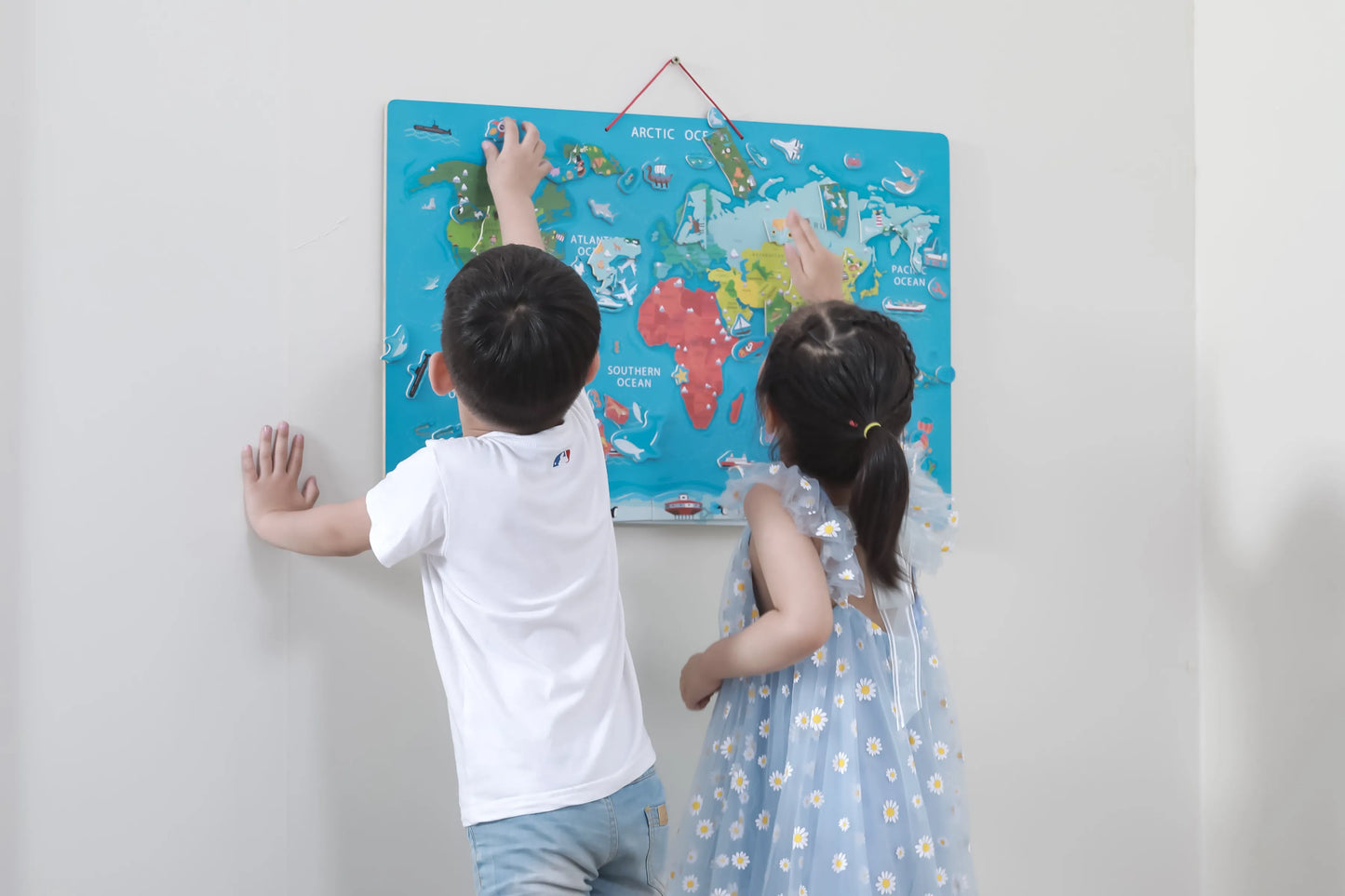 Magnetic World Puzzle 3+ With Dry Erase Board 72x46cm, Viga Toys