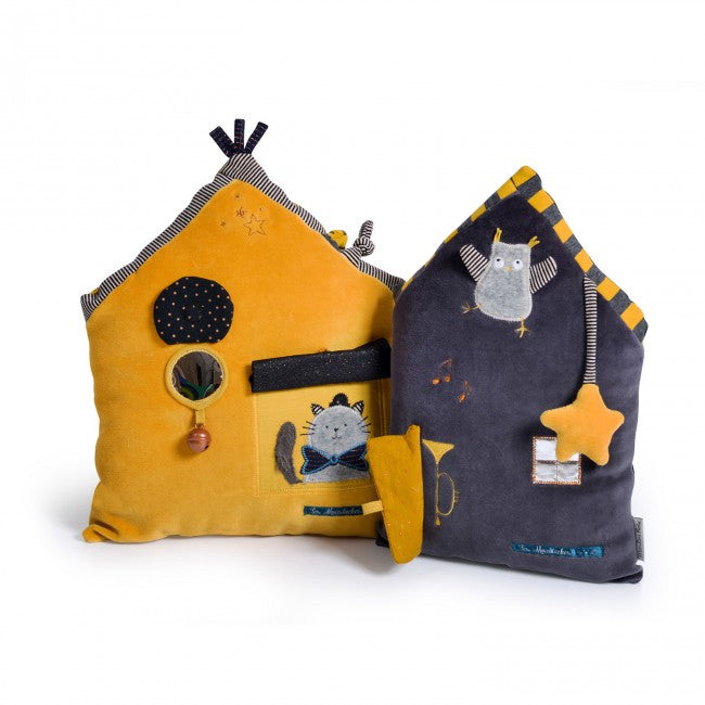 Yellow activity house Les Moustaches, Moulin Roty