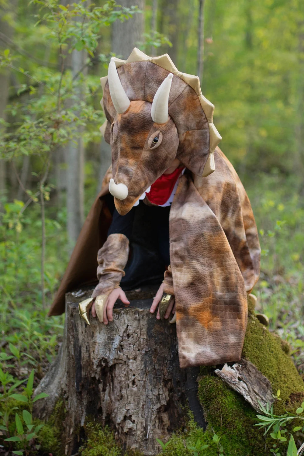 Grandasaurus Triceratops: Cape with Claws, Costume for Kids 4+
