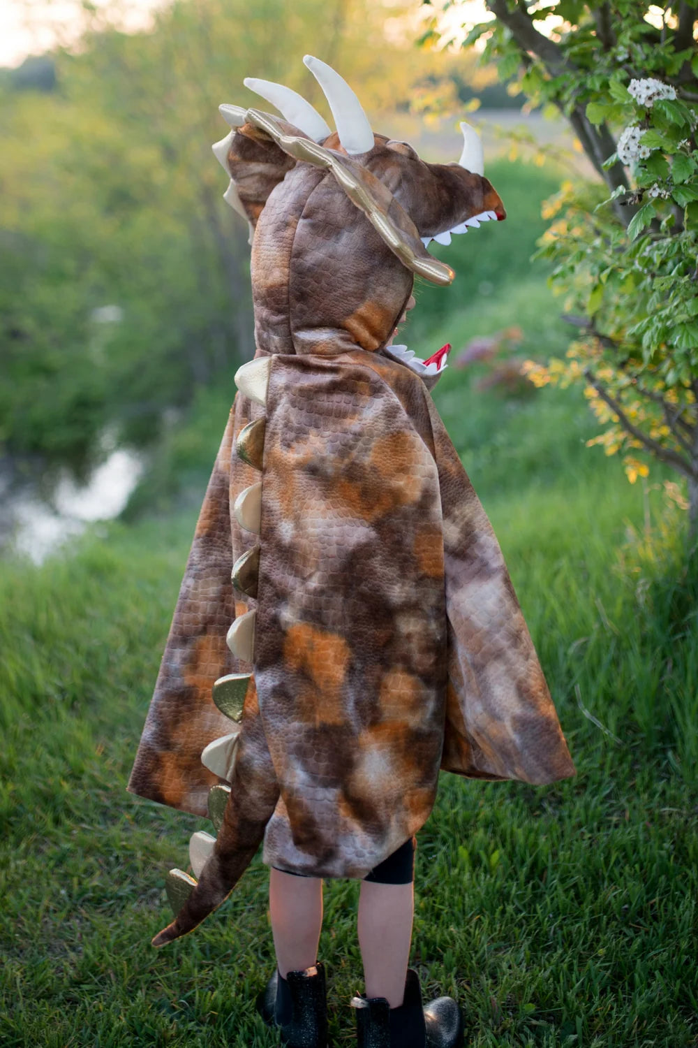 Grandasaurus Triceratops: Cape with Claws, Costume for Kids 4+