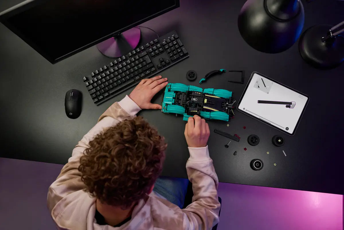 LEGO Technic: Aston Martin Valkyrie 42208