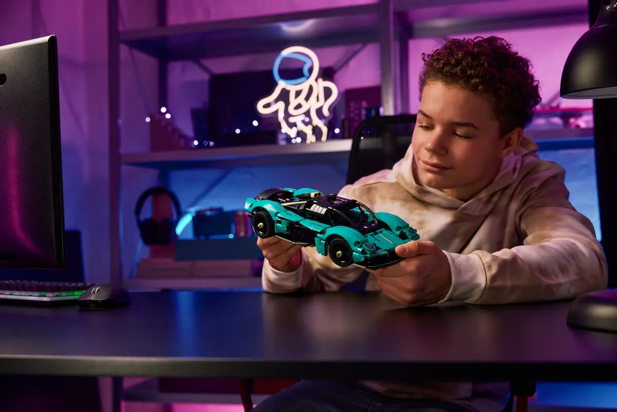 LEGO Technic: Aston Martin Valkyrie 42208