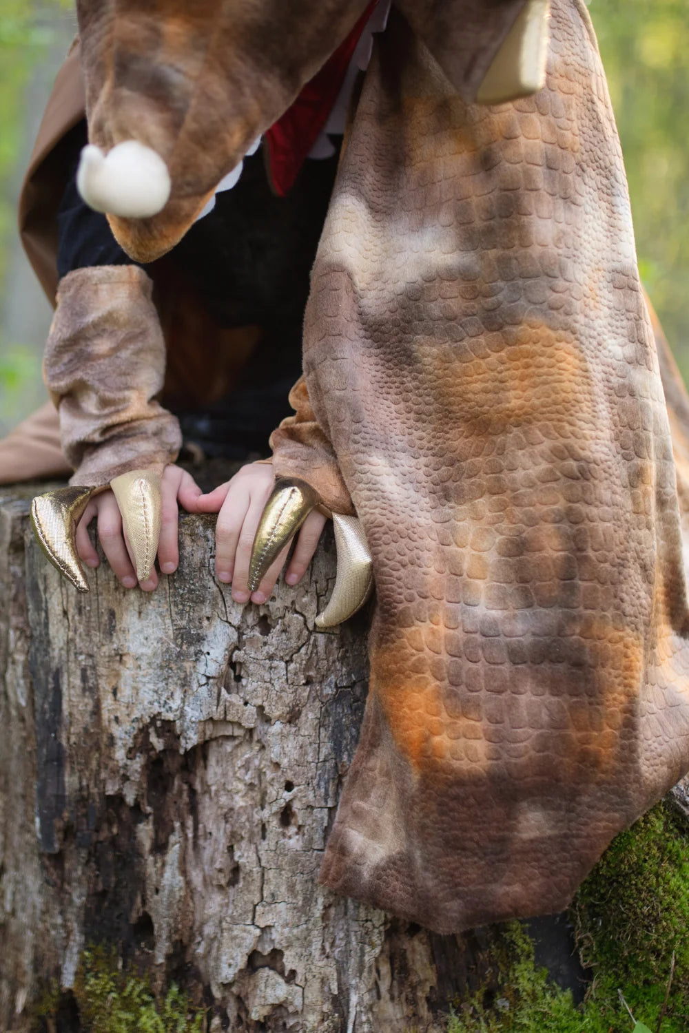 Grandasaurus Triceratops: Cape with Claws, Costume for Kids 4+