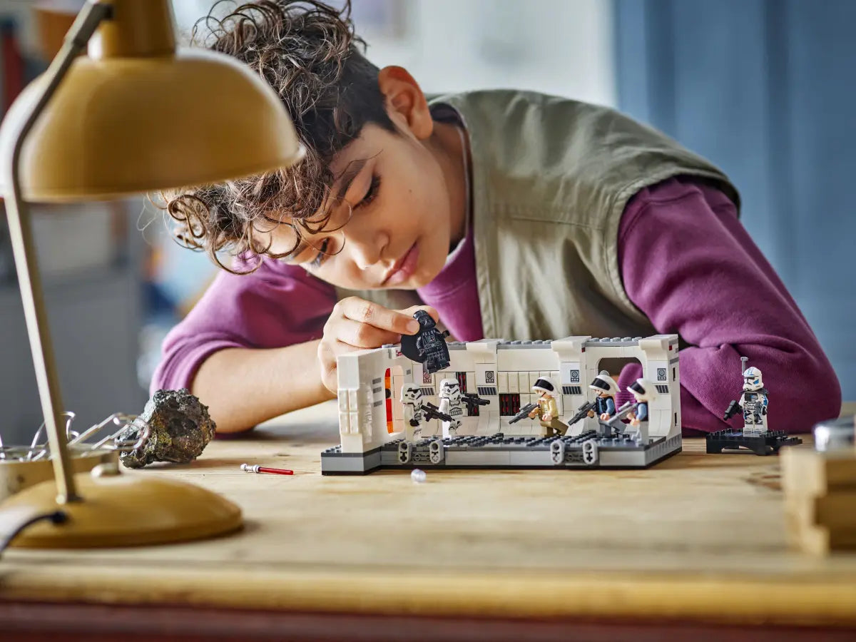 LEGO Star Wars Boarding the Tantive IV 75387