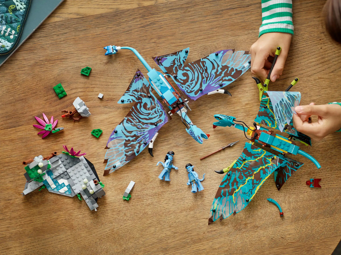 LEGO® Avatar Jake &amp; Neytiri’s First Banshee Flight 75572