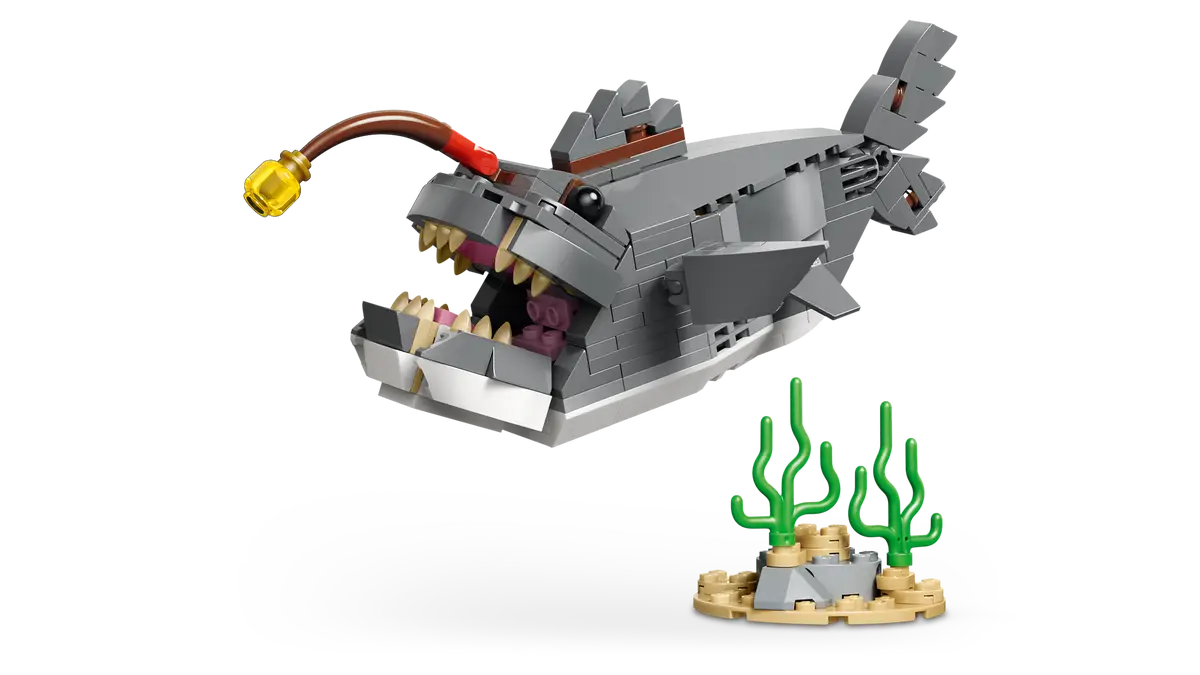 Fierce Shark with a Treasure Chest 31381, Lego Creator 3-in-1