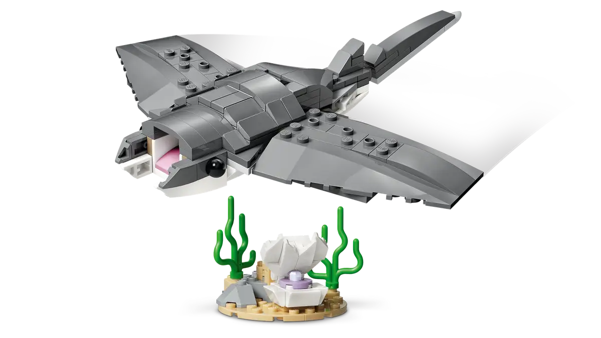 Fierce Shark with a Treasure Chest 31381, Lego Creator 3-in-1