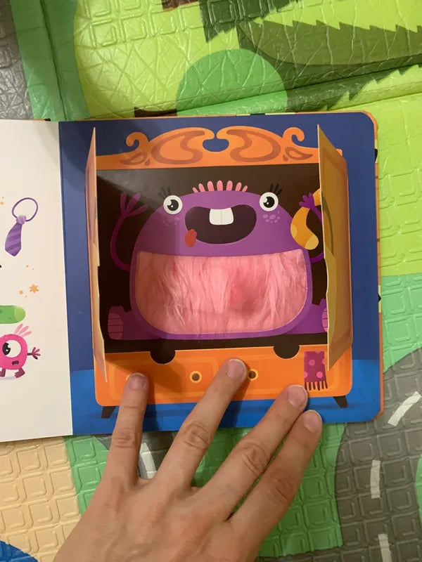 Tactile Lift the Flap Book for Kids 3+: Stop Do Not Look (RU), Schastye Vnutri