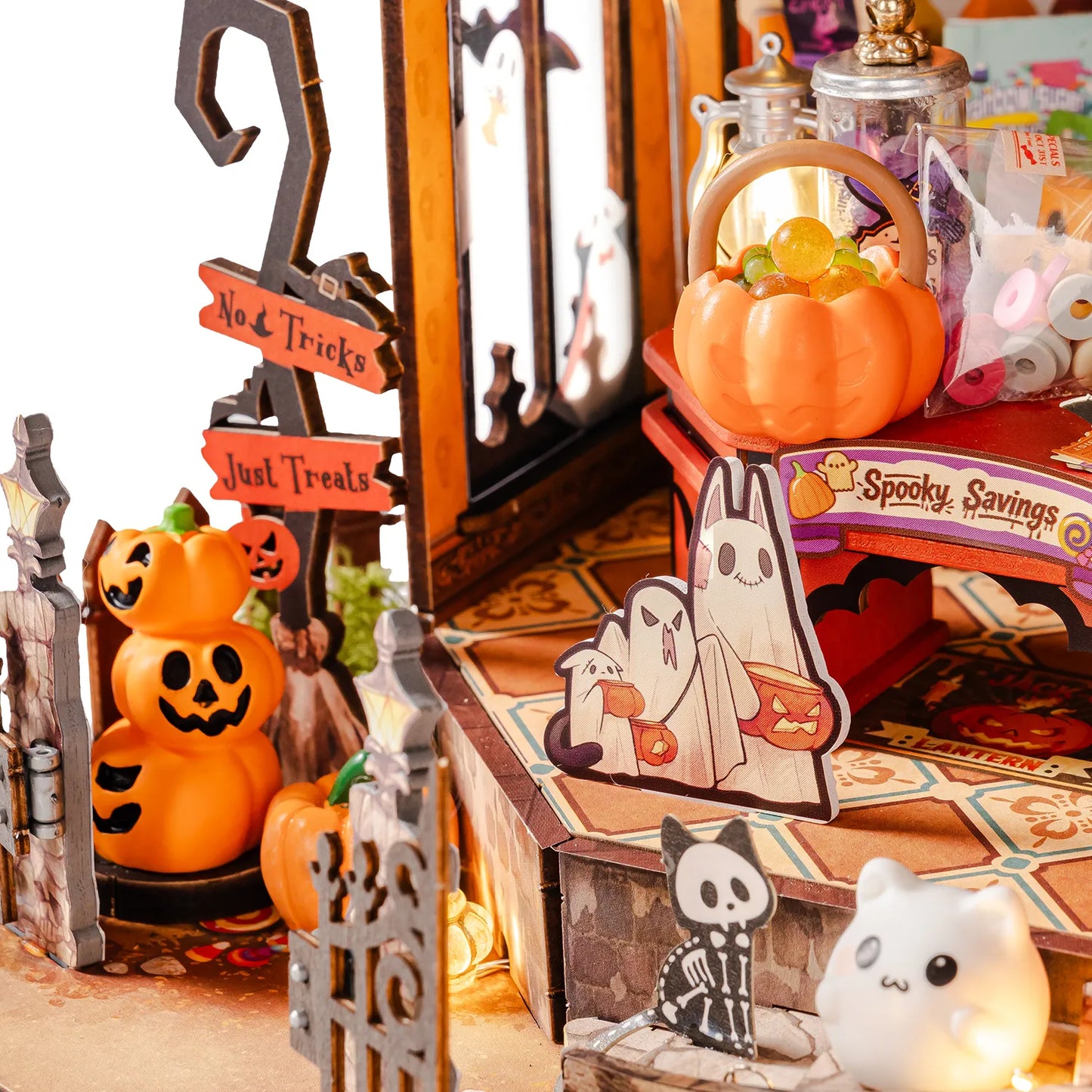 DIY Miniature House 14+: Haunted Candy House DG186, Robotime Rolife