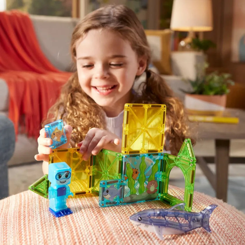 Magnetic Building Set 13-Piece: Shark Dive, Magna-Tiles