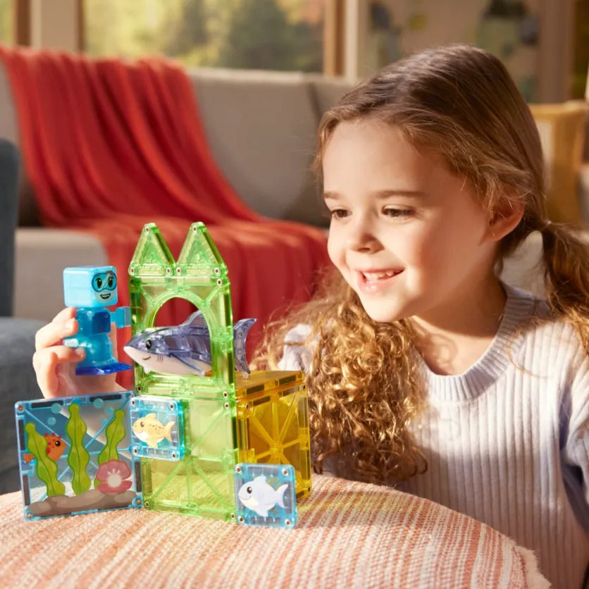 Magnetic Building Set 13-Piece: Shark Dive, Magna-Tiles