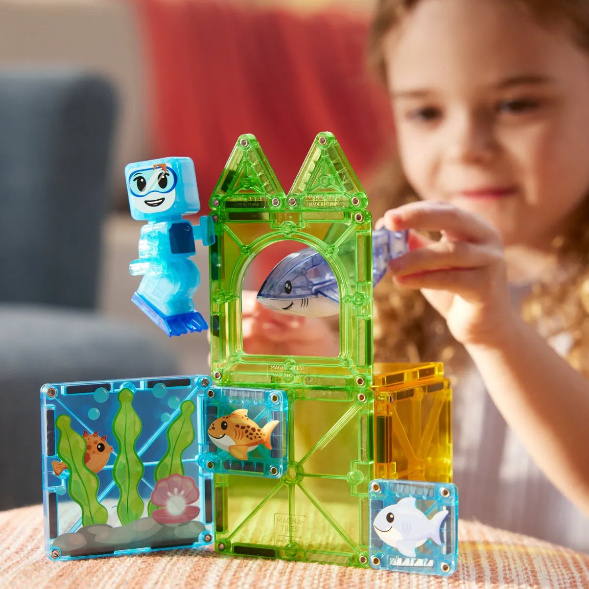 Magnetic Building Set 13-Piece: Shark Dive, Magna-Tiles