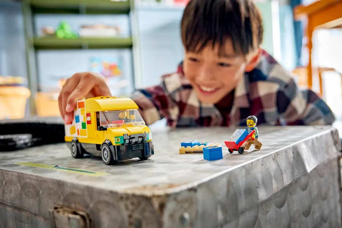 The LEGO® Van 60500, Lego City