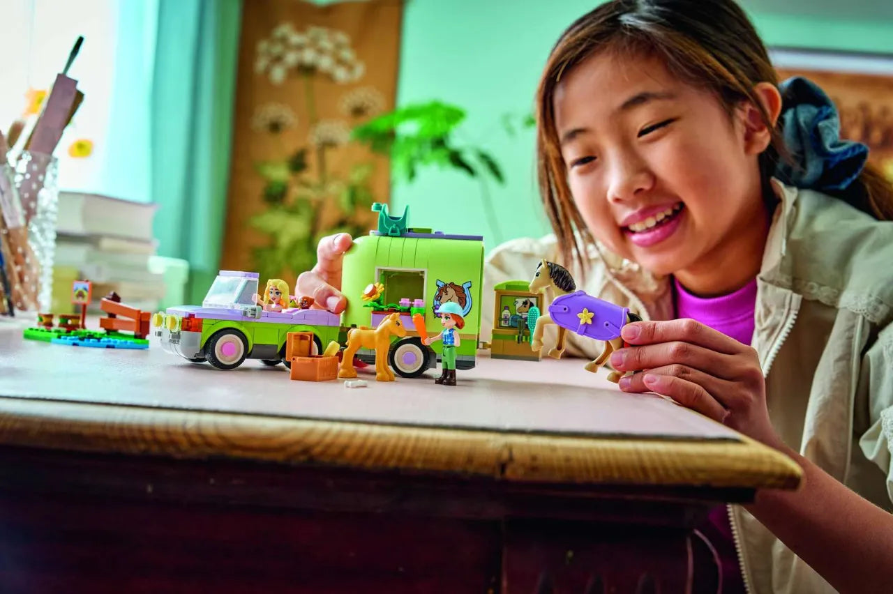 Horse & Baby Foal Trailer, Lego Friends Collection 279 Pieces, 42695