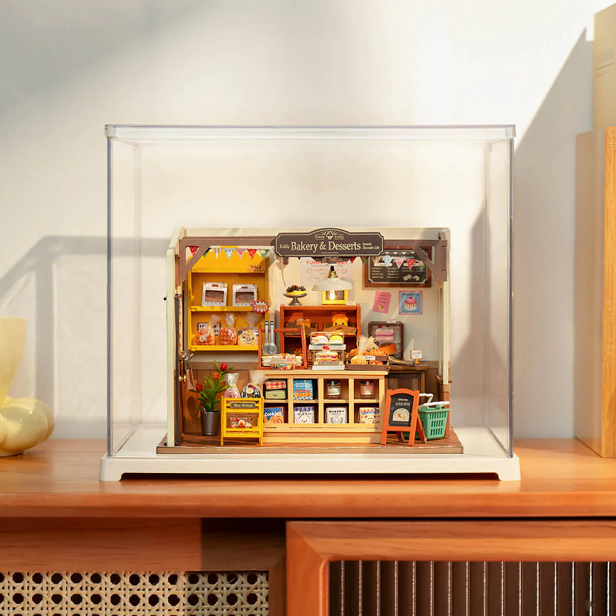 Miniature House Display Box DF03L, Rolife