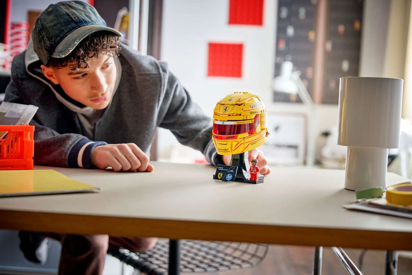 Scuderia Ferrari HP Lewis Hamilton Helmet 43022, Lego Editions