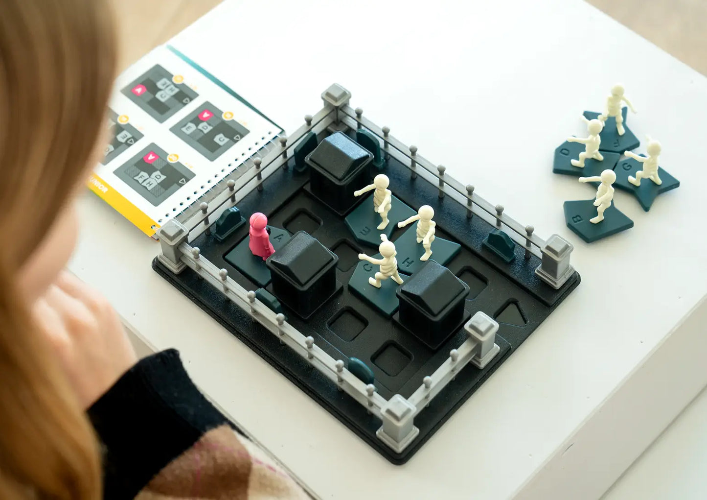 Puzzle game: Graveyard Shift, Smartgames