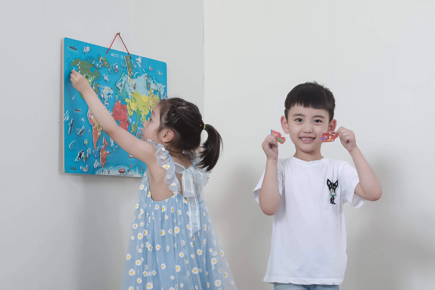 Magnetic World Puzzle 3+ With Dry Erase Board 72x46cm, Viga Toys